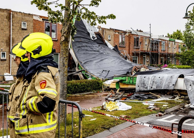 [FOTO/VIDEO] Tornado poharao nekoliko ulica u Nizozemskoj, poginula jedna osoba. Pogledajte tu grdosiju