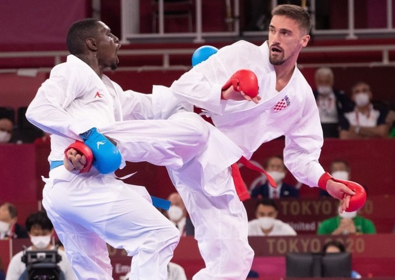 Počela je 'berba medalja'; Anđelo Kvesić u karateu je osvojio zlatnu, a njegov brat Ivan brončanu medalju