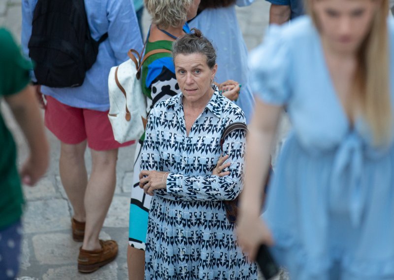 [FOTO] Frances McDormand sa suprugom prošetala po Dubrovniku