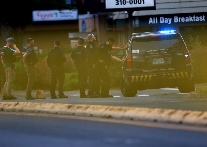 Policija u Kanadi ubila dvojicu napadača u pucnjavi u banci; šest policajaca ozlijeđeno
