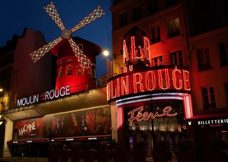 Noćenje u Moulin Rougeu toliko je autentično da u sobi ni zahoda nema