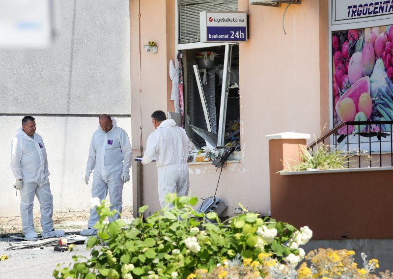 [FOTO] U Mihovljanu raznesen bankomat, uhićena jedna osoba