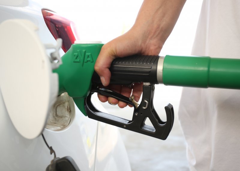 Na benzinskim crpkama nove cijene: Od danas za autoplin i kvalitetnija goriva plaćate manje