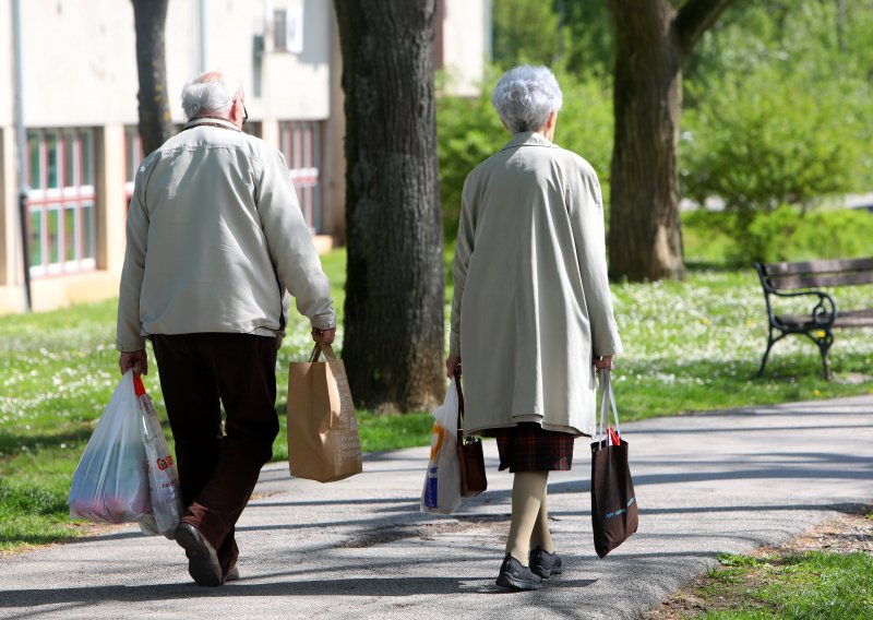 Umirovljenici u Hrvatskoj žive sve dulje, ali ne i kvalitetnije, muškarci primaju mirovinu 19, žene čak 25 godina