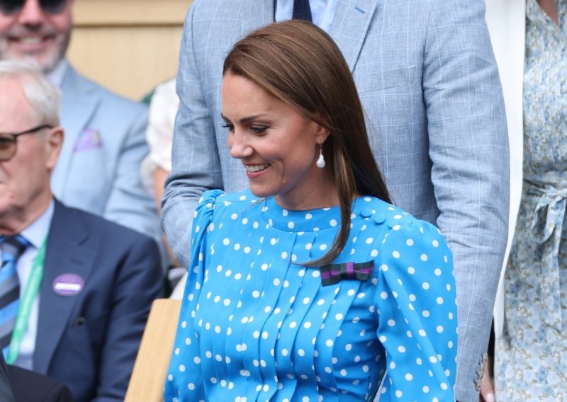 Kate Middleton servirala retro izdanje na Wimbledonu: Haljinu omiljenog brenda začinila laskavim cipelama