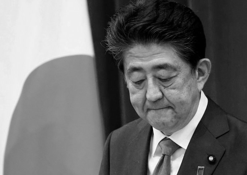 [FOTO/VIDEO] Preminuo bivši japanski premijer nakon što je ustrijeljen sačmaricom tijekom govora