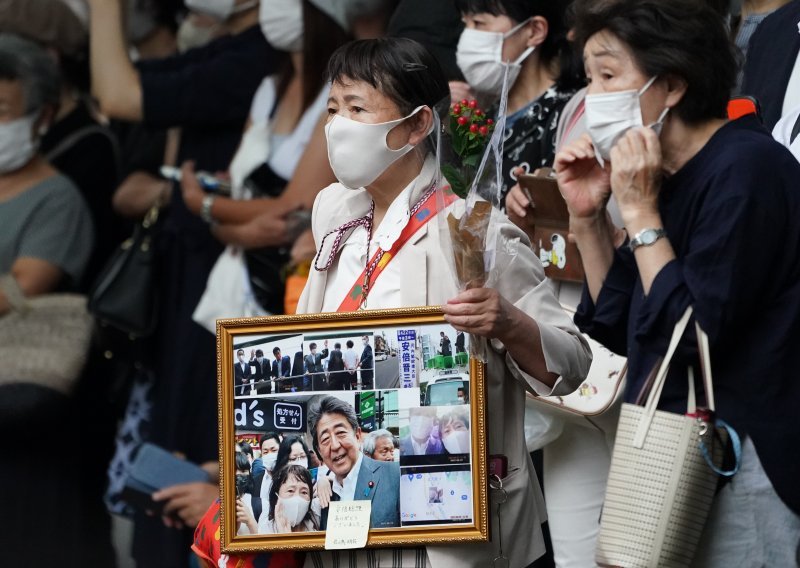 [FOTO] Japan se oprašta od ubijenog Shinza Abea, najdugovječnijeg japanskog premijera