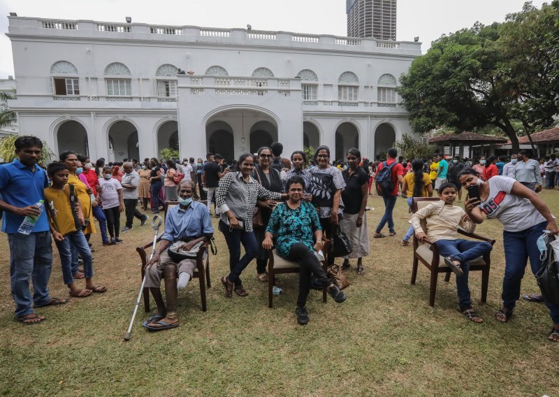 Predsjednik Šri Lanke u panici od rulje pobjegao na Maldive, građani čekaju njegovu ostavku