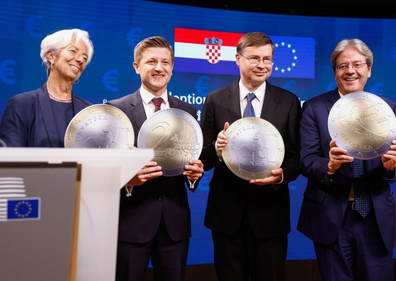Trebao je to biti dan proslave zbog Hrvatske, ali euro i standard nezaustavljivo padaju: 'Ovo je tek početak'