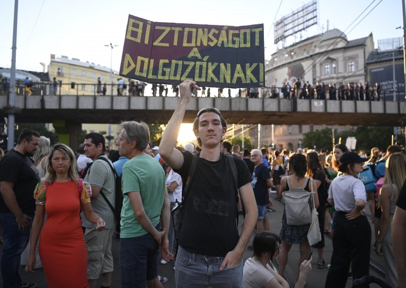 Mađari nastavljaju prosvjedovati zbog povećanja poreza