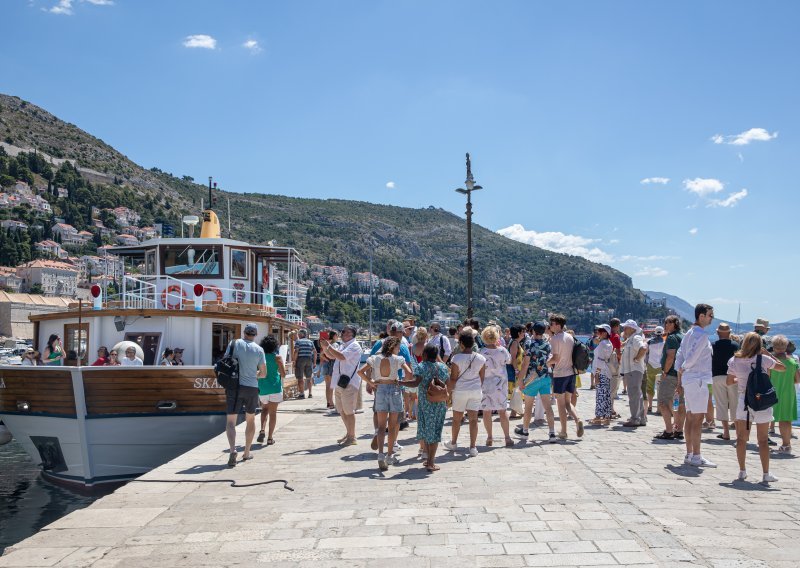 Ministarstvo odbacuje tvrdnju da Cro karticu nigdje ne primaju: Hrvatska turistička kartica funkcionira