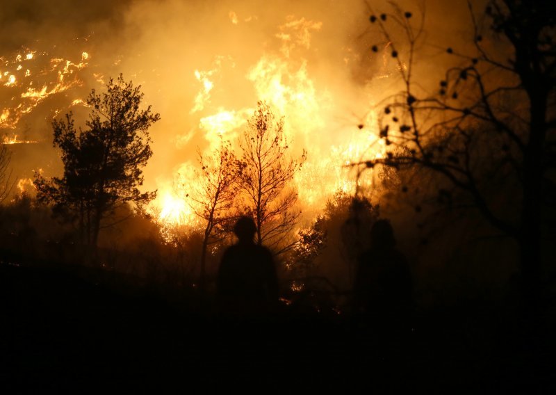 Dodik popustio; helikopteri stigli na požarište u Hercegovinu, ali morali prekinuti gašenje jer su ostali bez goriva