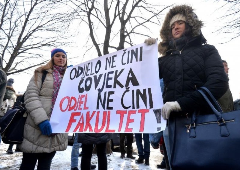 Studenti prosvjedovali protiv odluke da Hrvatski studiji postanu odjel