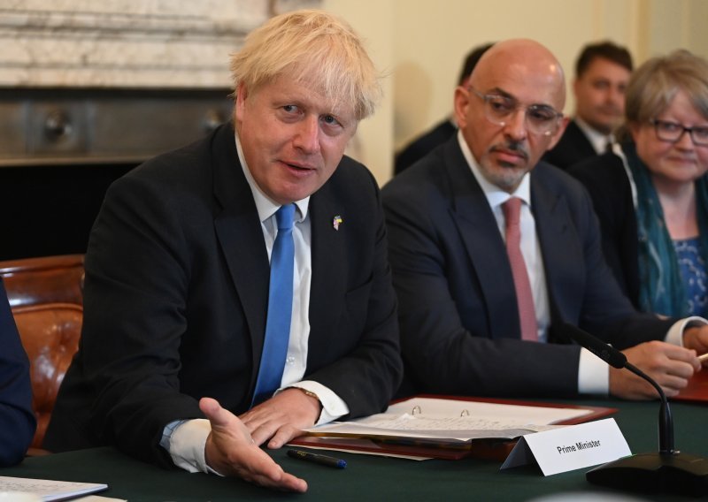 Boris Johnson na odlasku na poklon dobio Churchillova djela o Drugom svjetskom ratu