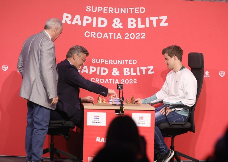 [FOTO/VIDEO] Plenković zaigrao šah na otvaranju turnira pa poručio: 'Ne politiziram šah, ali Kasparov je godinama govorio o štetnosti ruske politike'