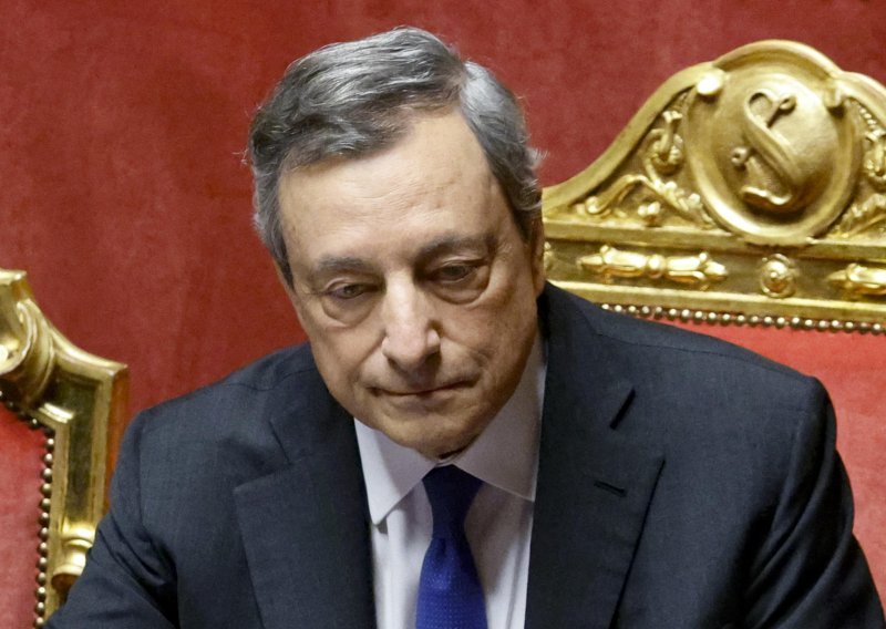 Draghi kaže da je spreman ostati premijer