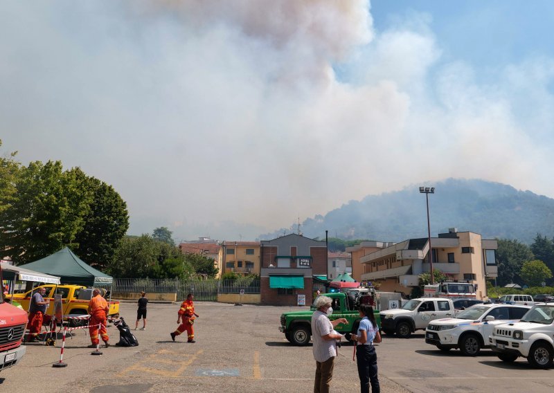 Šumski požari bjesne i u Italiji; u Toskani na stotine evakuiranih