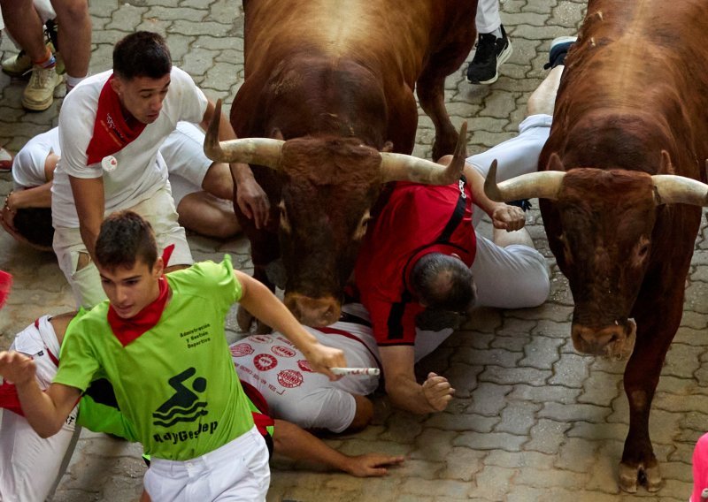 [FOTO] Tri osobe platile životom tradicionalnu utrku s bikovima u Španjolskoj