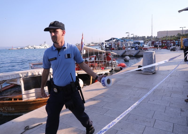[FOTO/VIDEO] Turistički brod u Splitu izvučen na suho i spreman za put u brodogradilište, još nije poznato u koje
