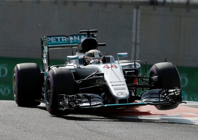 Hamilton silovito krenuo u Abu Dhabiju, ali Rosberg ga prati!