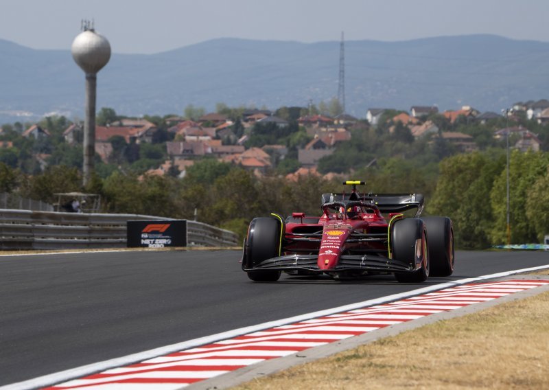 Vozači Ferrarija Charles Leclerc i Carlos Sainz dominirali na prva dva treninga uoči VN Mađarske