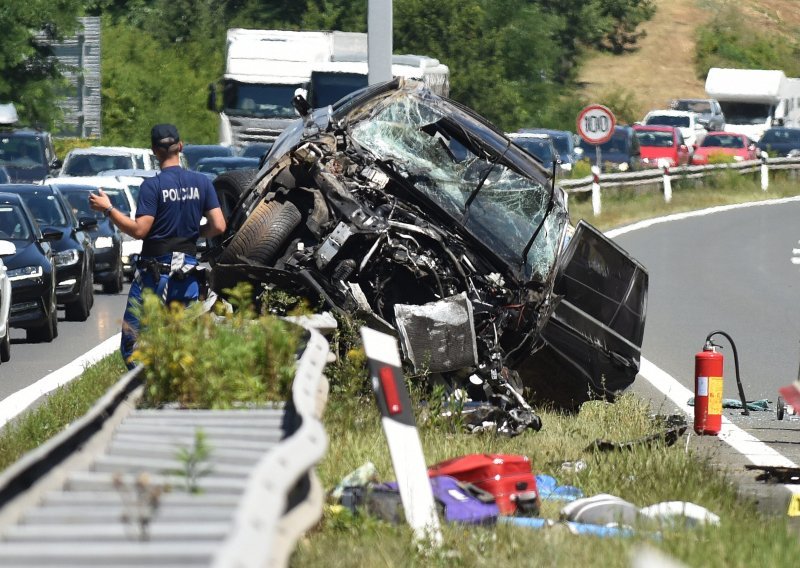 [VIDEO/FOTO] U stravičnoj prometnoj nesreći na A1 poginuo muškarac iz Slovačke, sedam osoba je ozlijeđeno