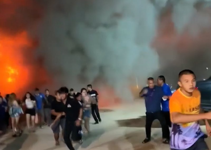 Horor na Tajlandu: Trinaest osoba poginulo u požaru, ljudi u plamenu bježali iz noćnog kluba