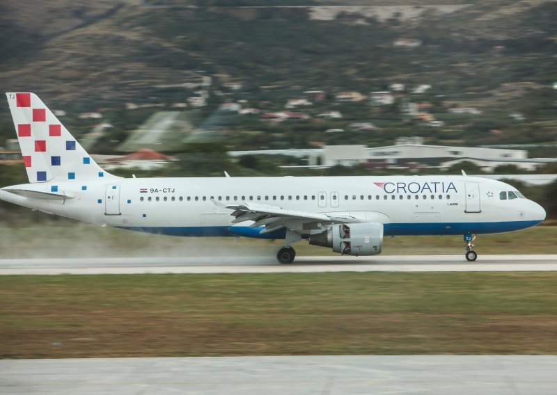Zrakoplov Croatia Airlinesa prisilno sletio na Resnik