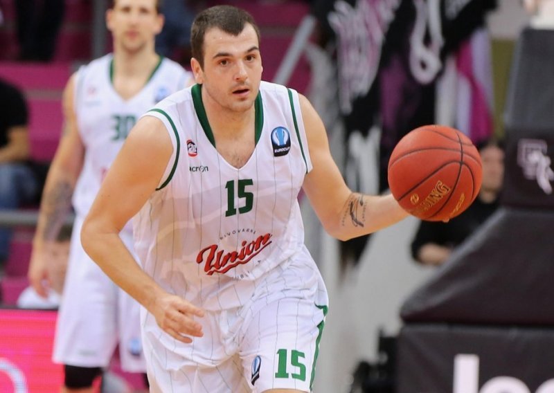 Srpski košarkaš o incidentu u Kninu: 'Prvo je udario moju majku, a zatim je krenuo prema meni...'