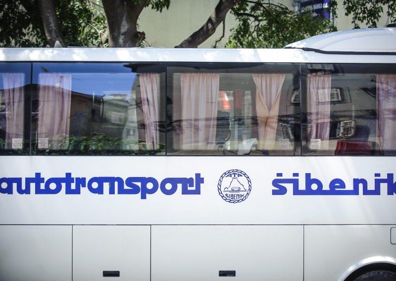 Autobus Šibenik-Knin ponovo vozi nakon što je linija ukinuta prije 10 dana: Umjesto 50, sad ima 16 sjedala