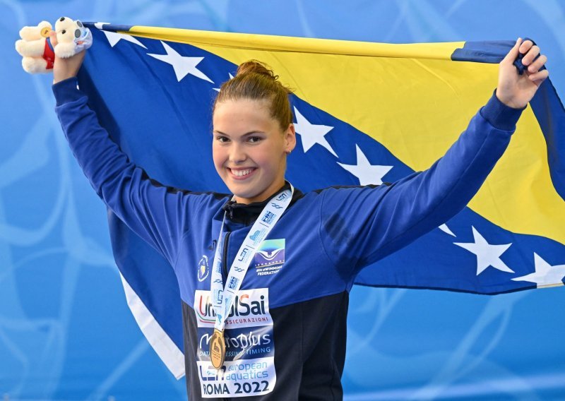 BiH slavi svoju plivačku senzaciju! Mlada Mostarka osvojila europsko zlato, a istog dana iz njezine zemlje stigla je nevjerojatna vijest