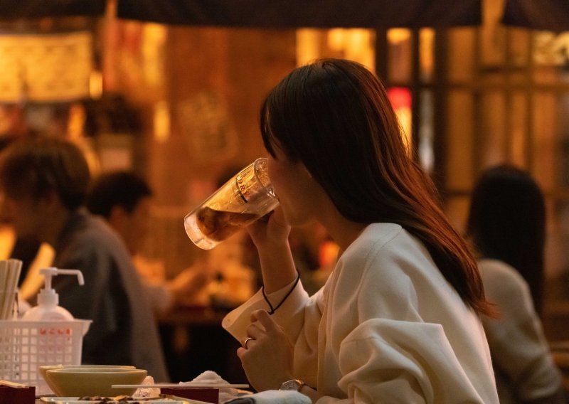 Porezna uprava u Japanu novom kampanjom želi potaknuti mlade da piju više alkohola