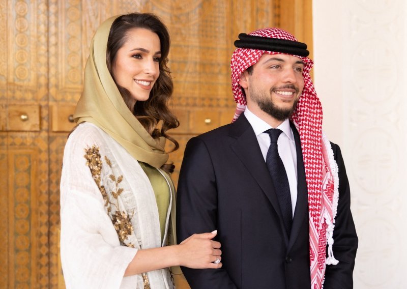 Kraljica Rania ne krije ponos: Njezin najstariji sin, princ Husein, pronašao je prekrasnu djevojku i objavio zaruke