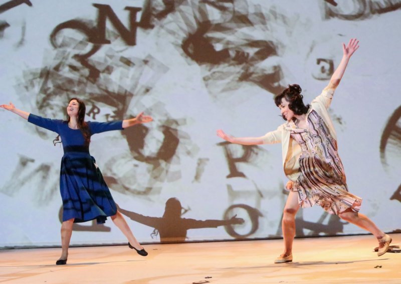 Predstava 'Genijalna prijateljica' privukla veliku pozornost na Dubrovačkim ljetnim igrama, izvodi se i večeras