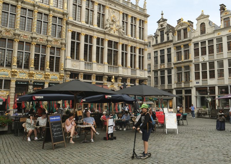 Kombi se zaletio u kafić u Bruxellesu, nema teže ozlijeđenih