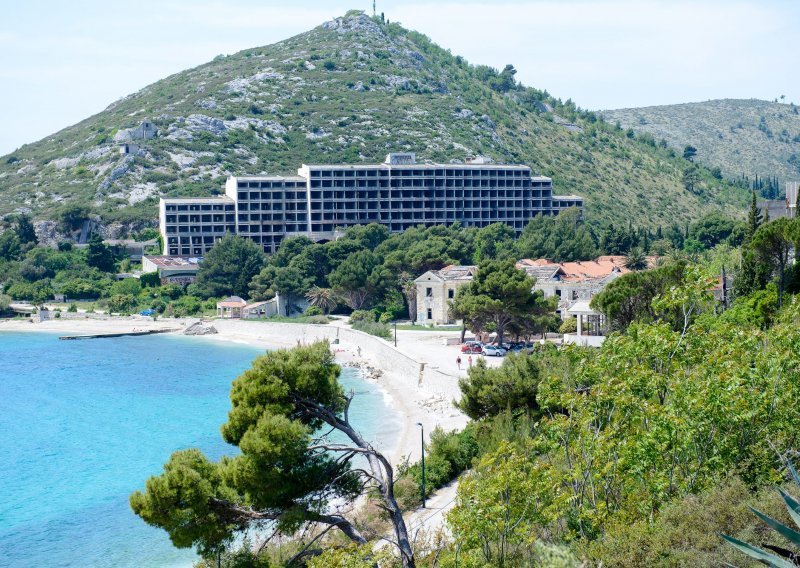 Dubrovnik je hit lokacija: Ruševina poznatog hotela pretvara se u filmski set, a u grad stiže i popularna oskarovka