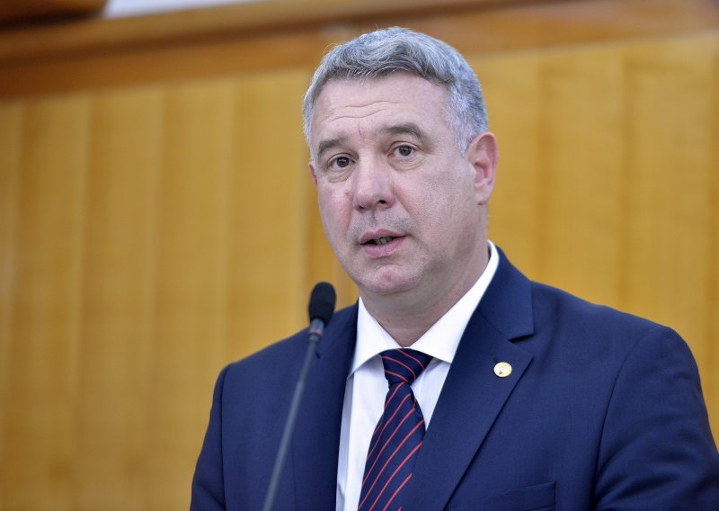 Josip Šurjak podnio ostavku na mjesto predsjednika Hrvatske odvjetničke komore