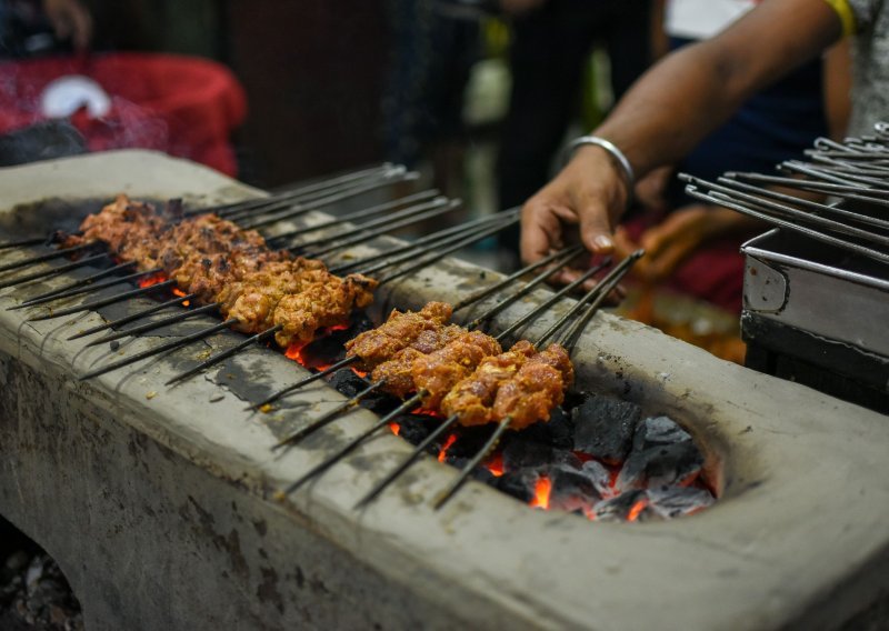 Indijski roštilj mnogo je više od piletine tandoori, i nudi desetke varijacija