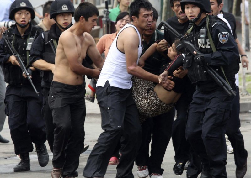 Smrtne kazne za šest vođa nemira u Urumqiju
