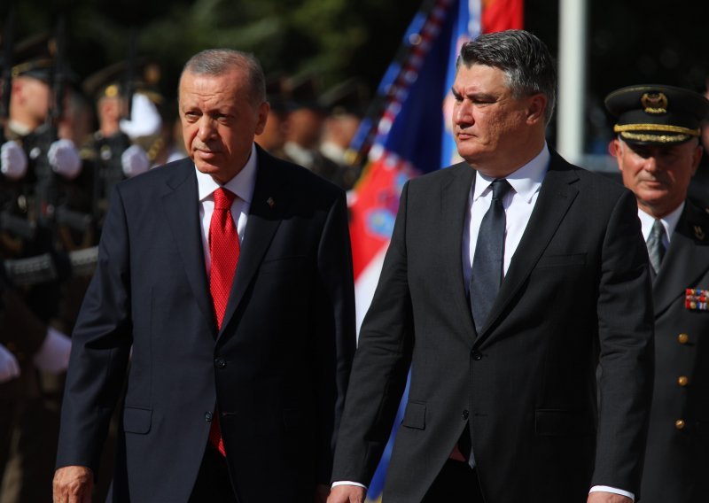 [FOTO] Milanović i Erdogan razgovarali sat i pol dulje od planiranog, obraćanje medijima kasni