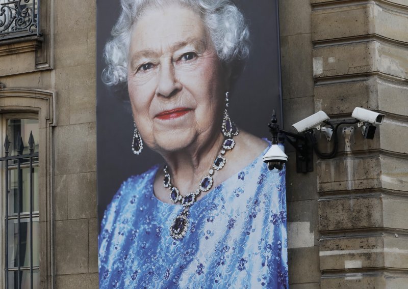 BBC: Kraljičina smrt trenutak je u kojem povijest staje