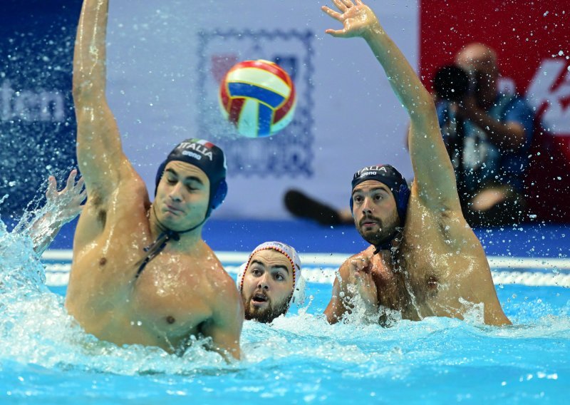 [FOTO] Umjesto 'vatrometa' golova, u bazenu 'rat' Španjolaca i Talijana; obje reprezentacije zajedno postigle tek 13 pogodaka