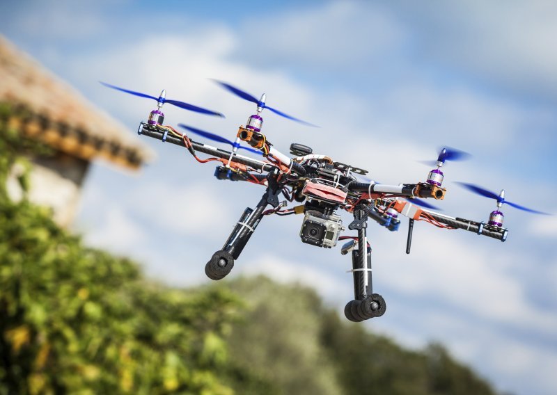 Agencija upozorava: Dronovi ne smiju letjeti i snimati iznad svatova i koncerata