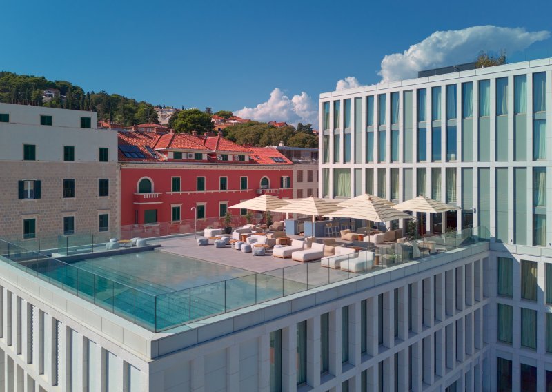 [FOTO] U strogom centru Splita proradio hotel Ambasador, pogledajte kako izgleda nakon šest godina obnove