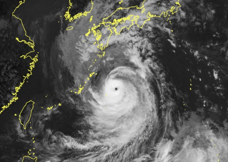[FOTO/VIDEO] Supertajfun Nanmadol obrušio se na Japan: Četiri milijuna ljudi upozoreno da se trebaju evakuirati