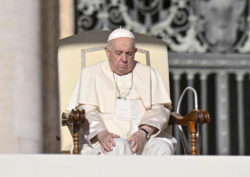Papa Franjo: U vrijeme ovog tragičnog rata neki razmišljaju o nuklearnom oružju - što je ludilo