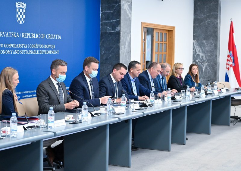 Ministar Piletić i sindikalist Lončar suglasni: Plaće u državnim službama trebaju rasti