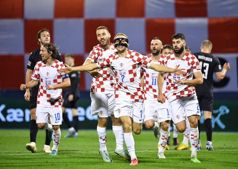 [FOTO] Maskirani osvetnik Lovro Majer na Maksimiru srušio Dance; Hrvatska na korak do završnog turnira Lige nacija