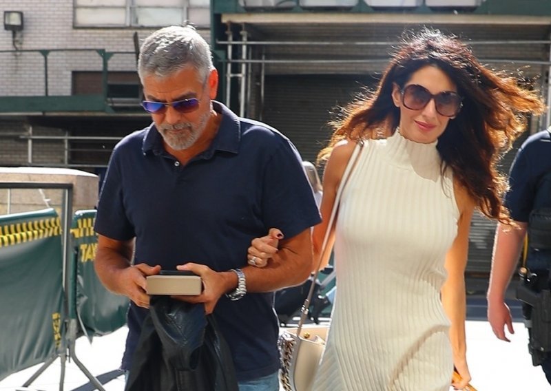 Ne odvajaju se jedno od drugoga: George i Amal Clooney iznenadili putnike u javnom prijevozu