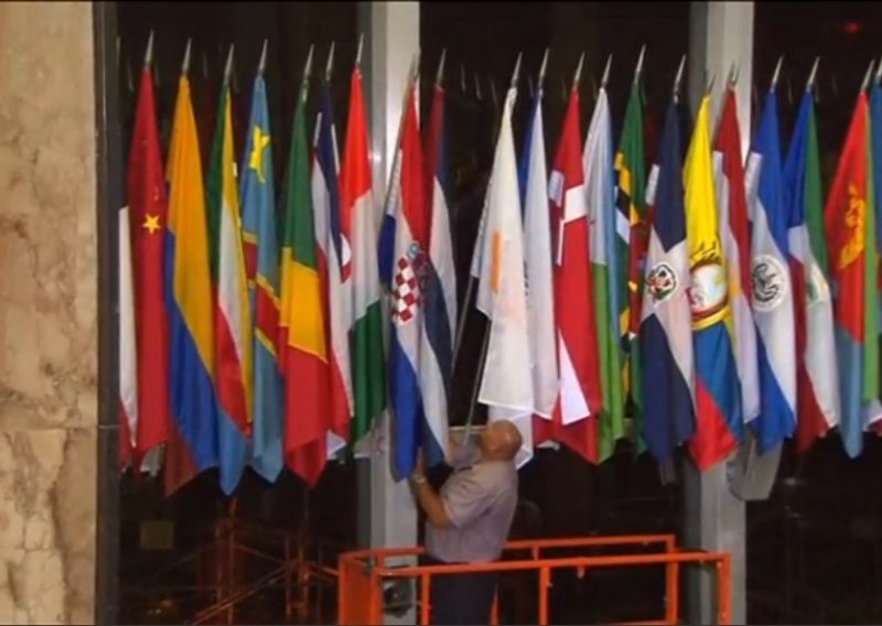 Kubanska zastava u State Departmentu odmah pored hrvatske
